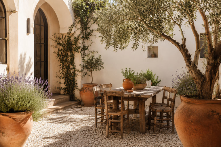 Mediterranean Courtyard Ideas for a Warm and Relaxed Outdoor Space