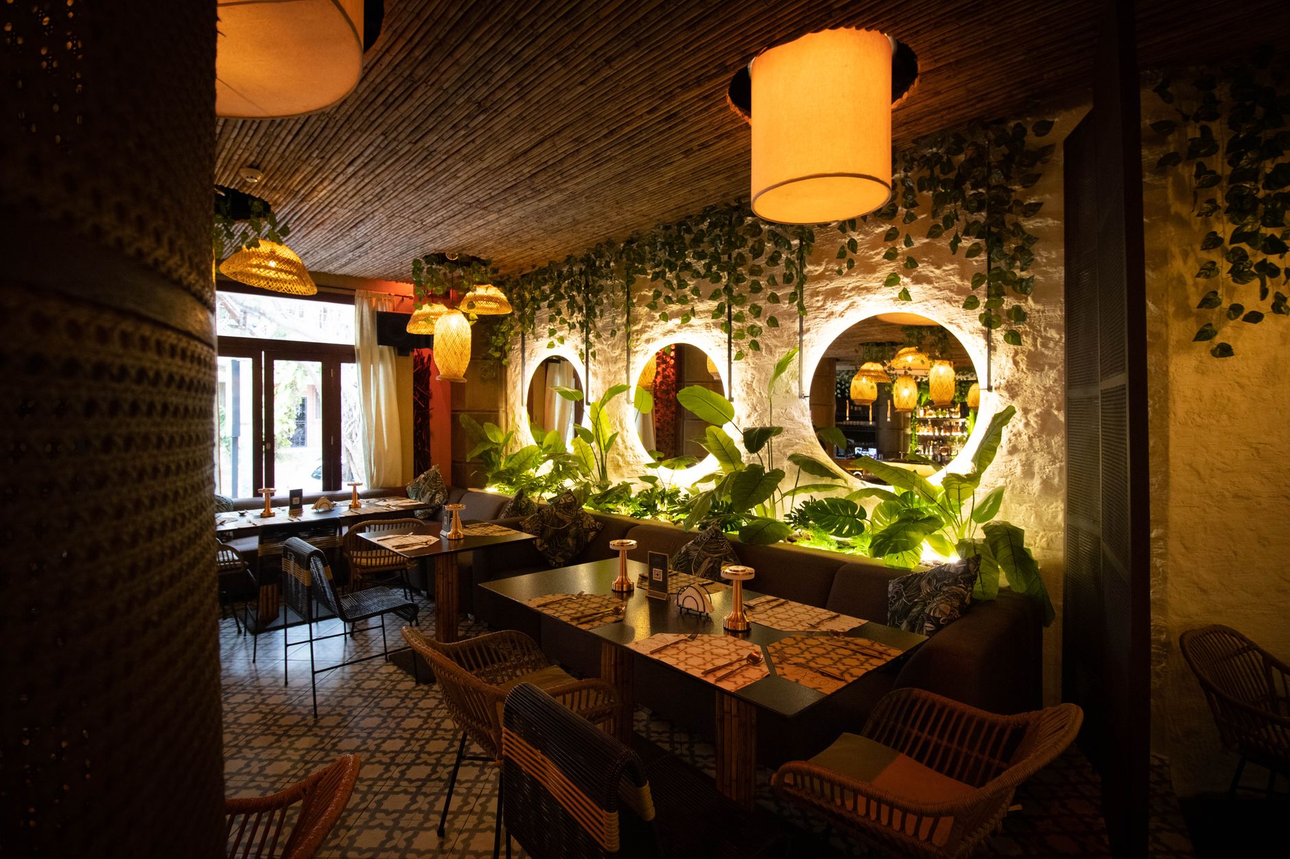 Mediterranean Pendant Lighting Over a Dining Table: Scale, Height, and Warm Materials